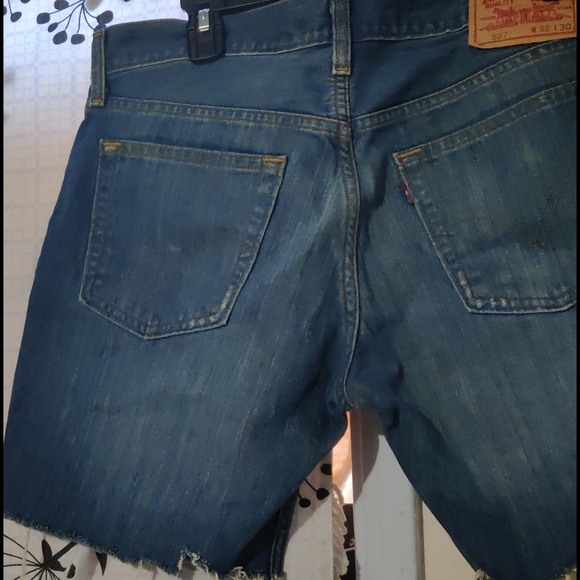 LEVIS' LOW BOOT CUT  JEAN SHORTS SIZE W 32L 30 - Picture 12 of 12